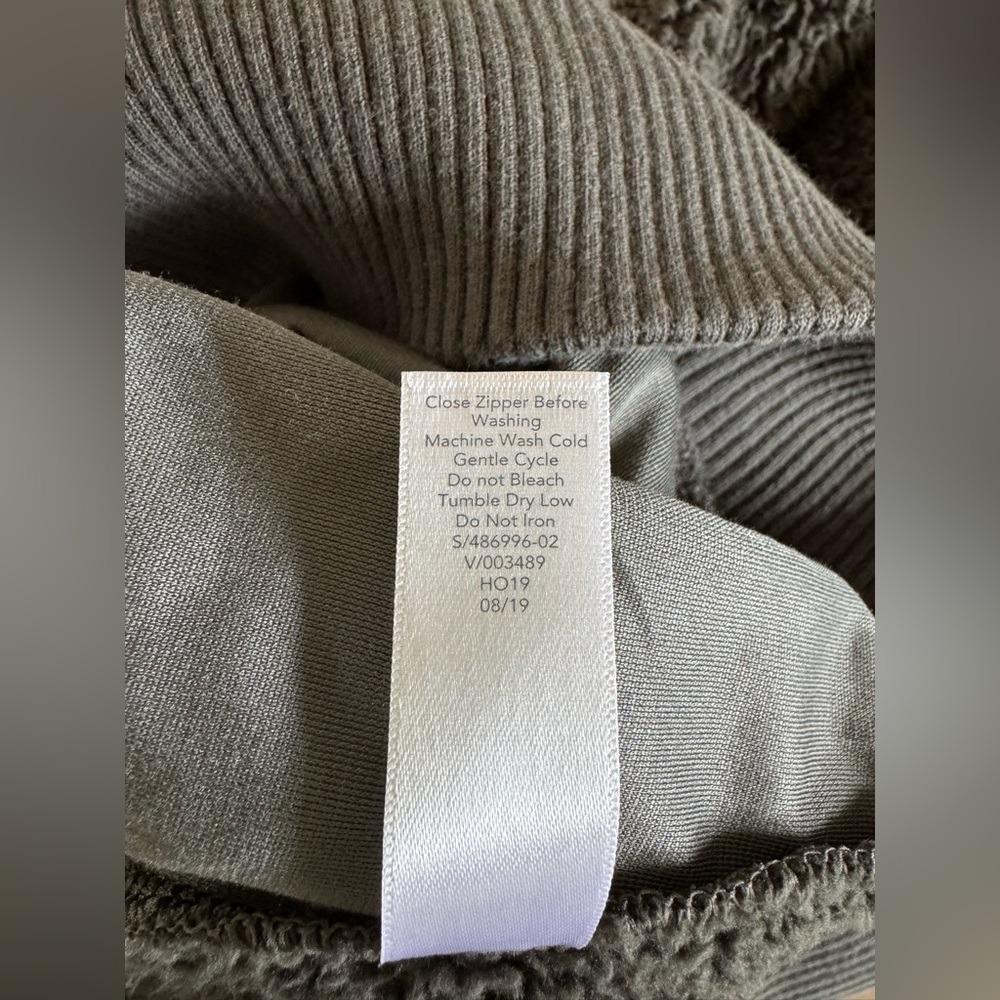 Athleta Talus Olive Green
Sherpa 1/2 Zip Pullover Jacket
Size medium - Picture 5 of 9